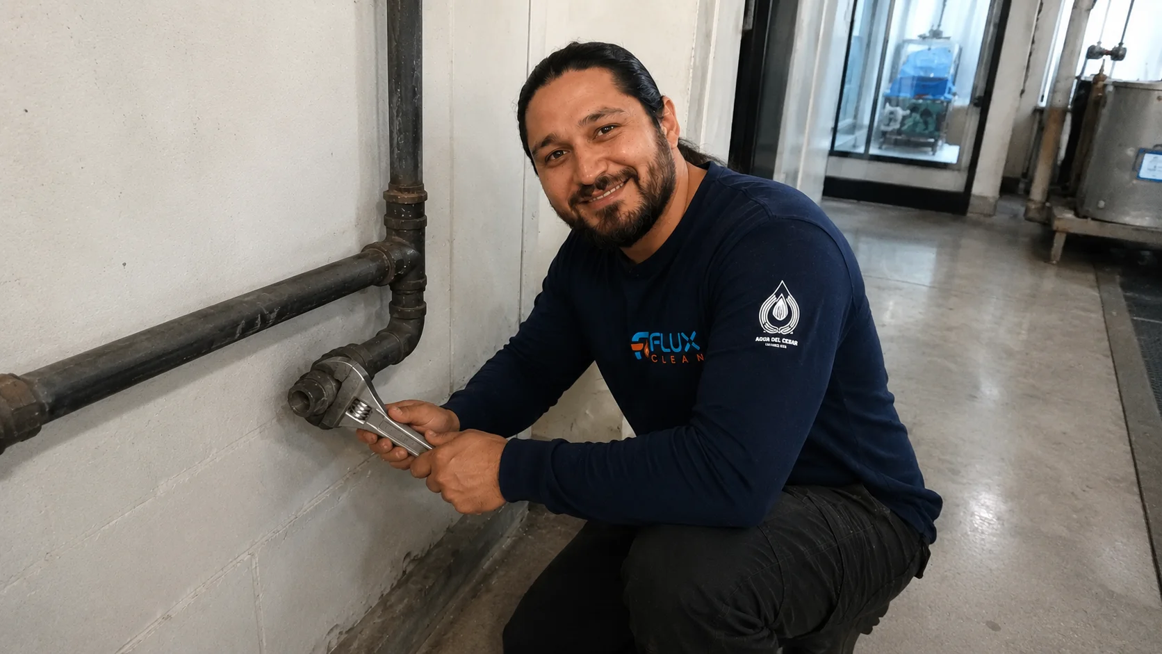 Daniel, fundador de FluxClean, trabajando en terreno